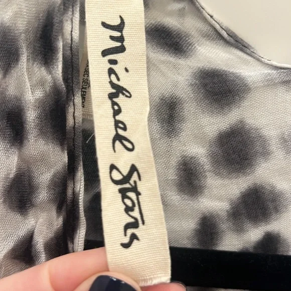 Michael Stars Black and White Ikat Sarong, Scarf, Wrap NWOT - Picture 5 of 8